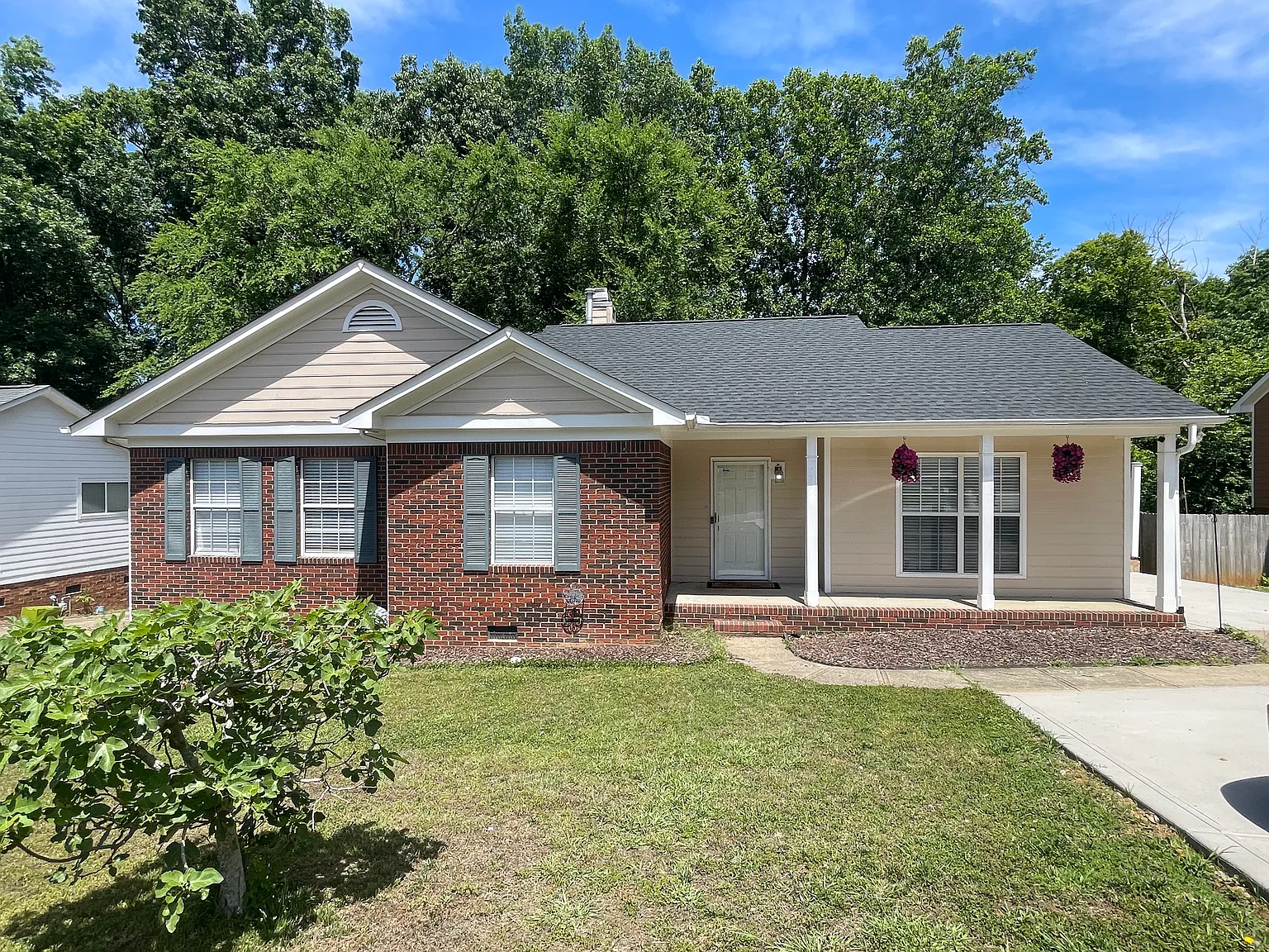 3 bed, 1338 sqft, $2,050 — Photo 2