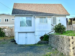 35 Hawkins St, Depoe Bay, OR 97341