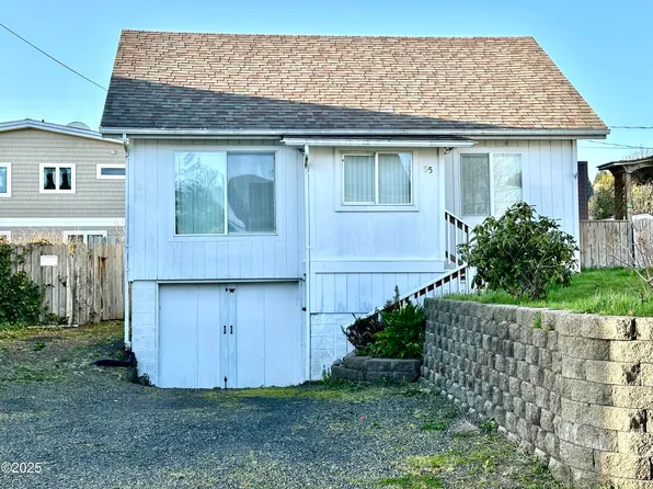 35 Hawkins St, Depoe Bay, OR 97341