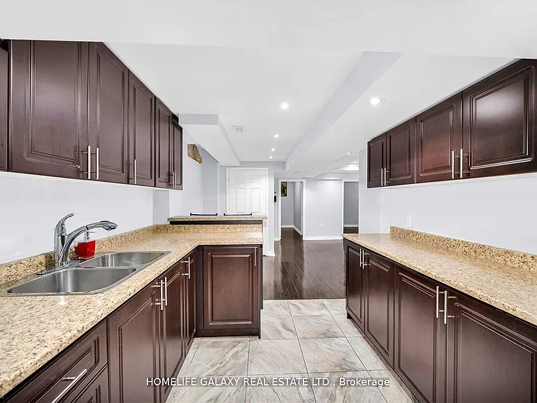 19 Warburton Dr #BSMNT — Photo 7