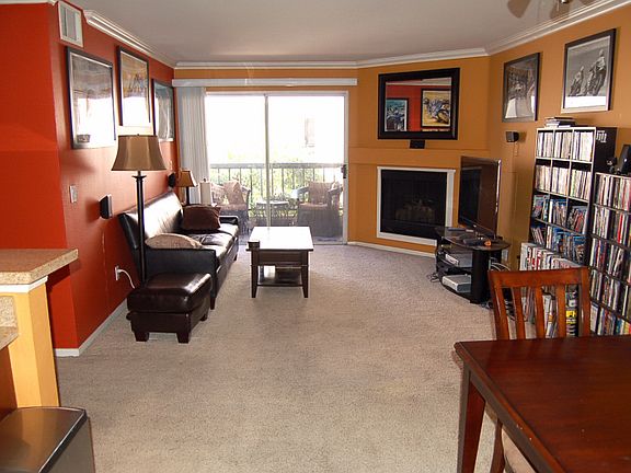 3rd image of 5500 Owensmouth Ave APT 215