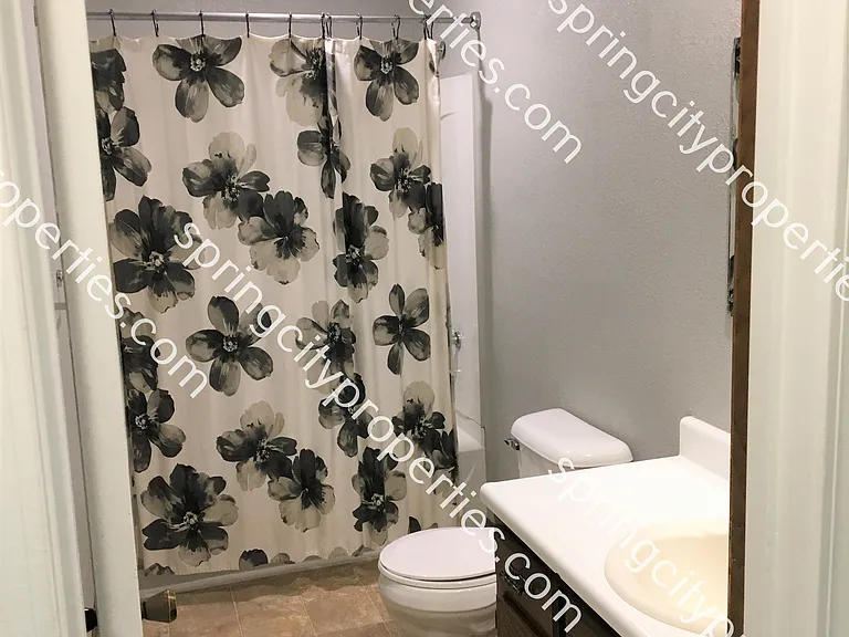101 W Long Ln — Photo 10