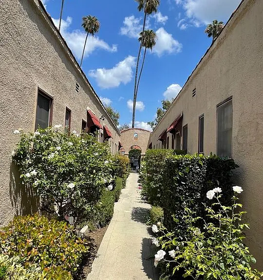 1137 Lodi Pl — Photo 3