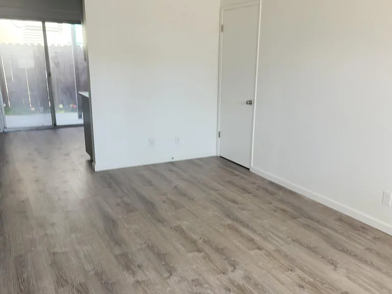 129 W Jones St #A — Photo 5
