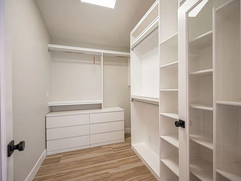 330 E Country Club Dr — Photo 58