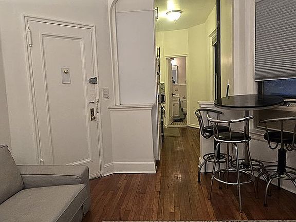 4th image of 228 W 17th St #2B