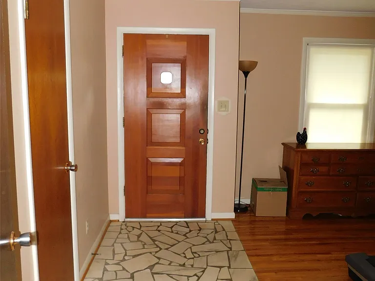 1203 Oates Rd — Photo 3