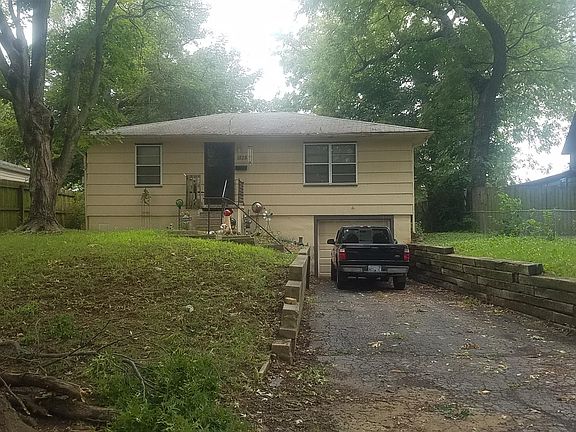 3rd image of 1828 S Valley St