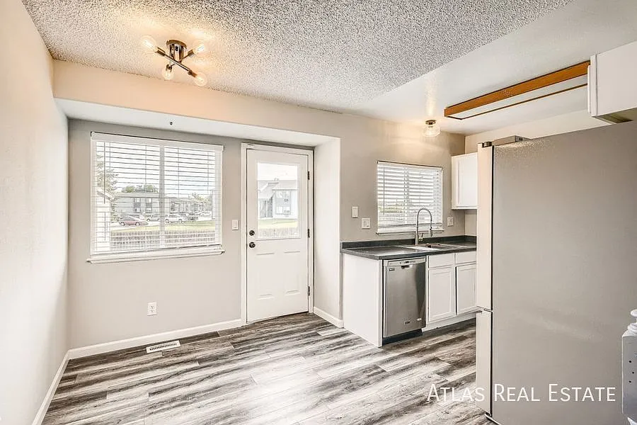 Available Now! || Spectacular 3 Bed-2 Bath With Flex Space In Fountain! — Photo 3