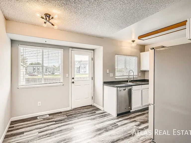 6948 Fountain Ridge Cir — Photo 3