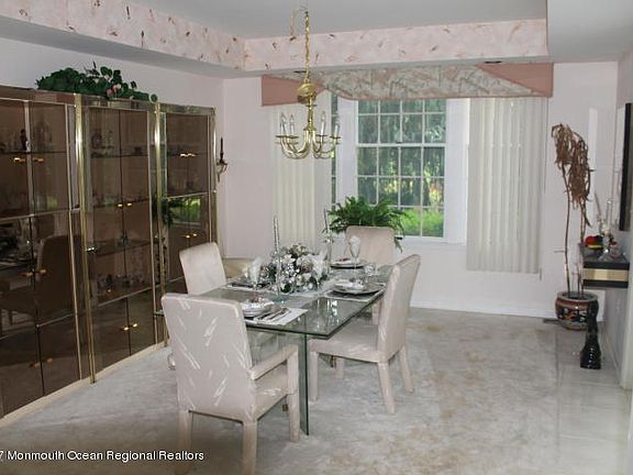 4th image of 24 Carriage Way