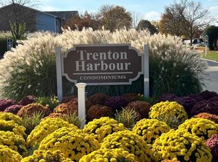 1525 Harbour Ct APT 78, Trenton, MI 48183