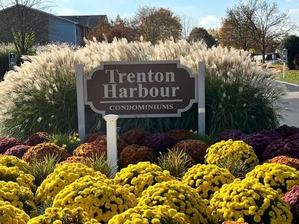 1525 Harbour Ct APT 78, Trenton, MI 48183