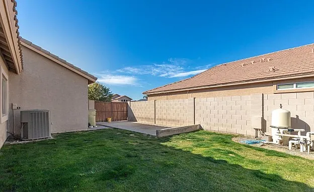 4 bed, 3.0 bath, 1970 sqft, $2,700 — Photo 4