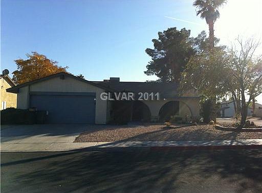 3rd image of 6225 N Vista Verde