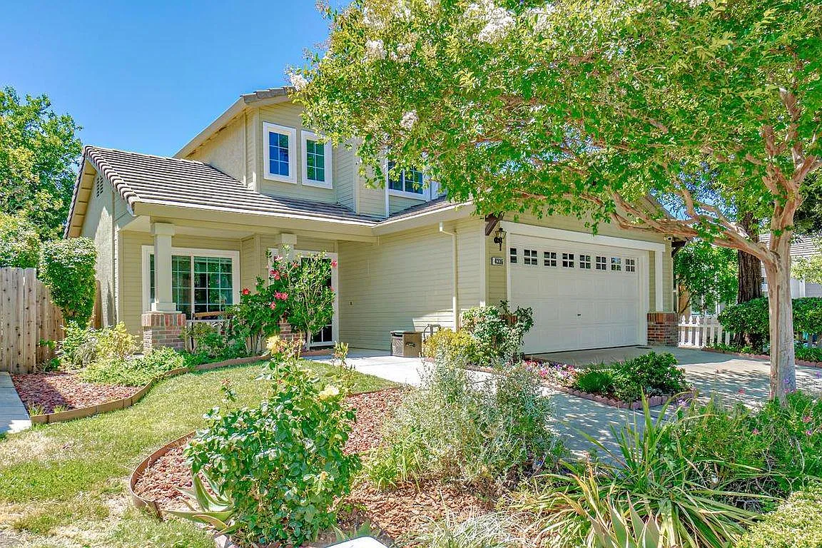 4336 Atlantis Dr photo 1