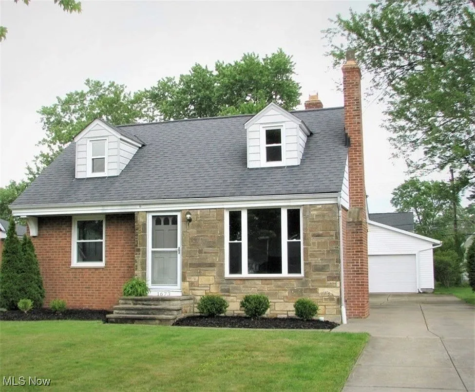 1673 Temple Ave photo 1