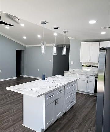 2nd image of 644 Camelia Ave