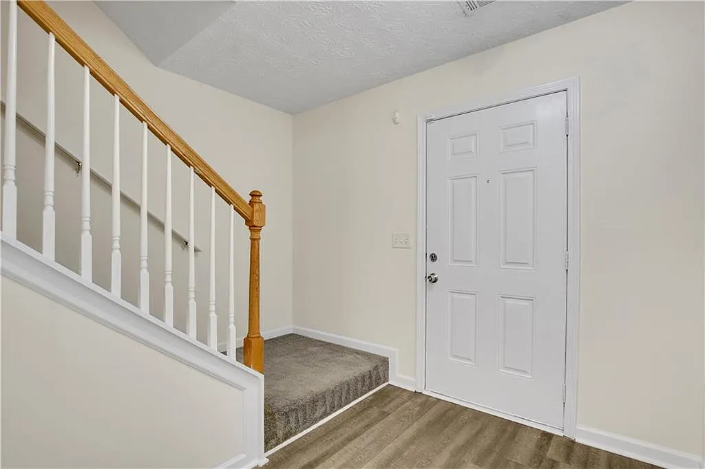 3 bed, 2.5 bath, 1580 sqft, $1,695 — Photo 4