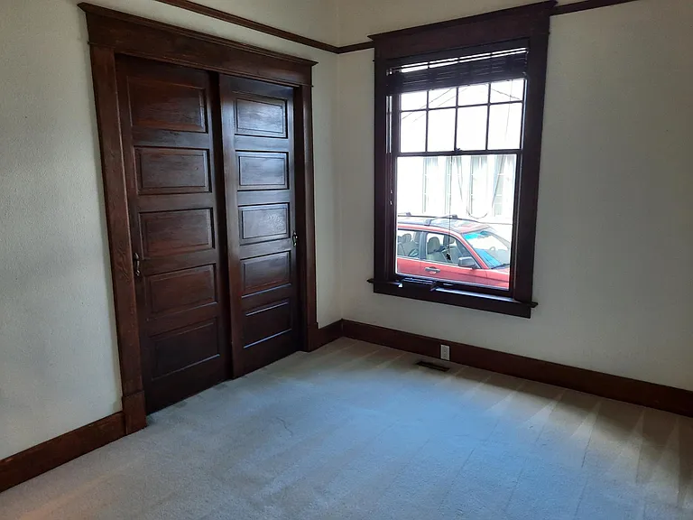 145 S Franklin Ave #B — Photo 4