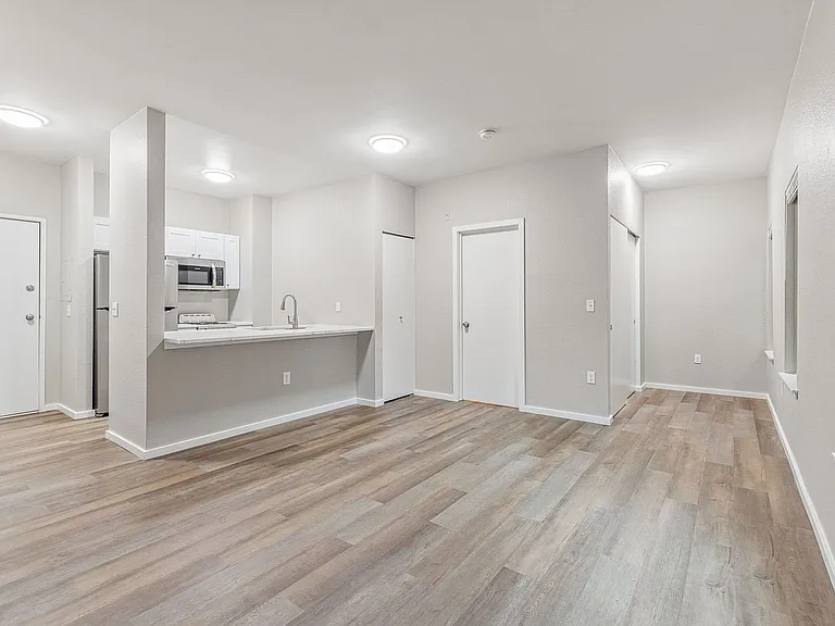 Pine Street Apartments — Photo 6