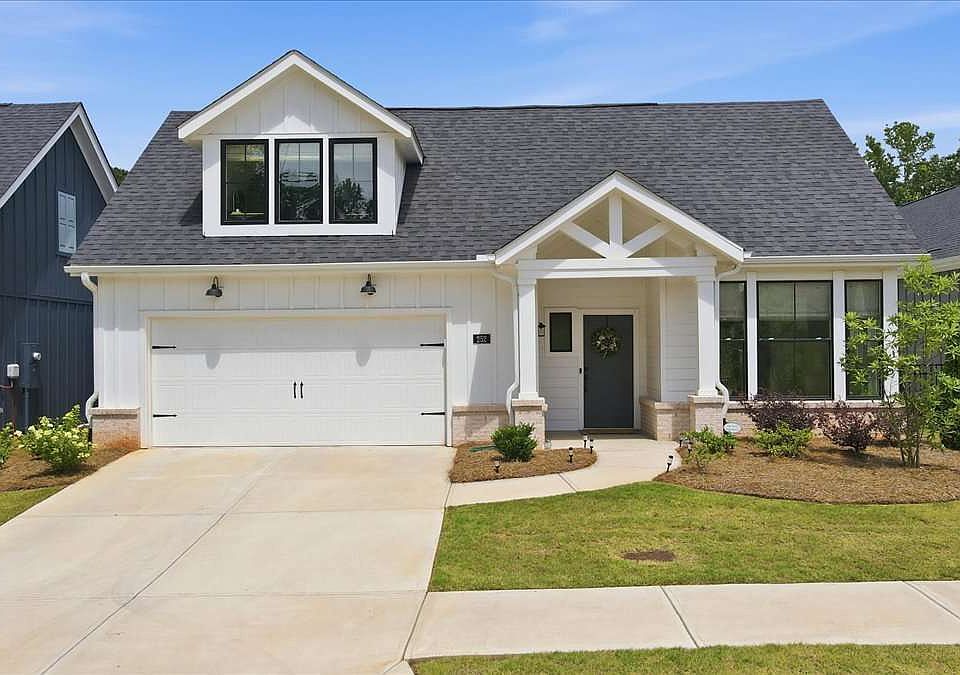 1st image of 252 Persimmon Dr