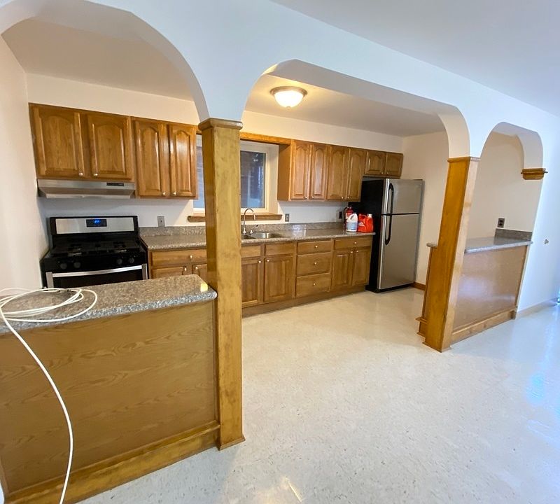 1st image of 9802 3rd Ave Floor 1