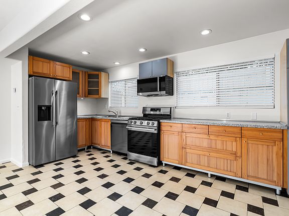 3rd image of 240 Avenida Granada APT 1
