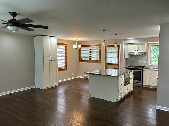 4 bed, 1294 sqft, $2,850 — Photo 3