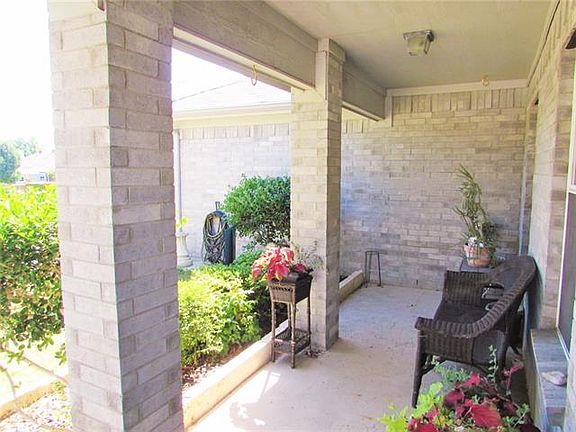 3rd image of 3921 Garden Springs Dr