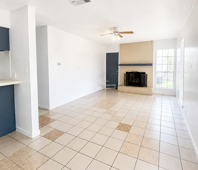 2015 Greenbrook Pkwy #B — Photo 2