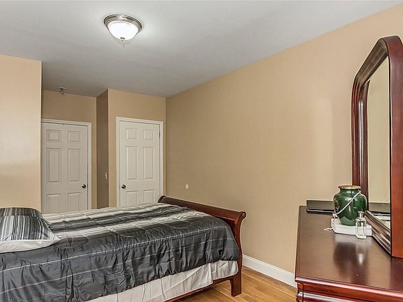 5th image of 10447 Atlantic Ave