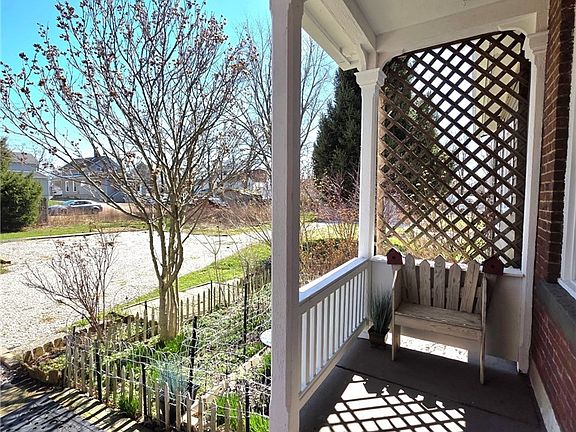 3rd image of 263 W Riddle Ave