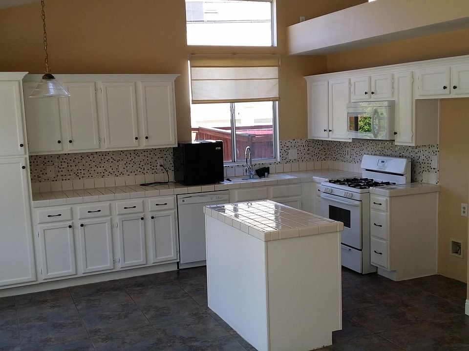 2nd image of 2667 Alexander Ave