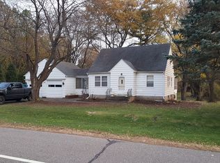 910 County Road F E, Vadnais Heights, MN 55127