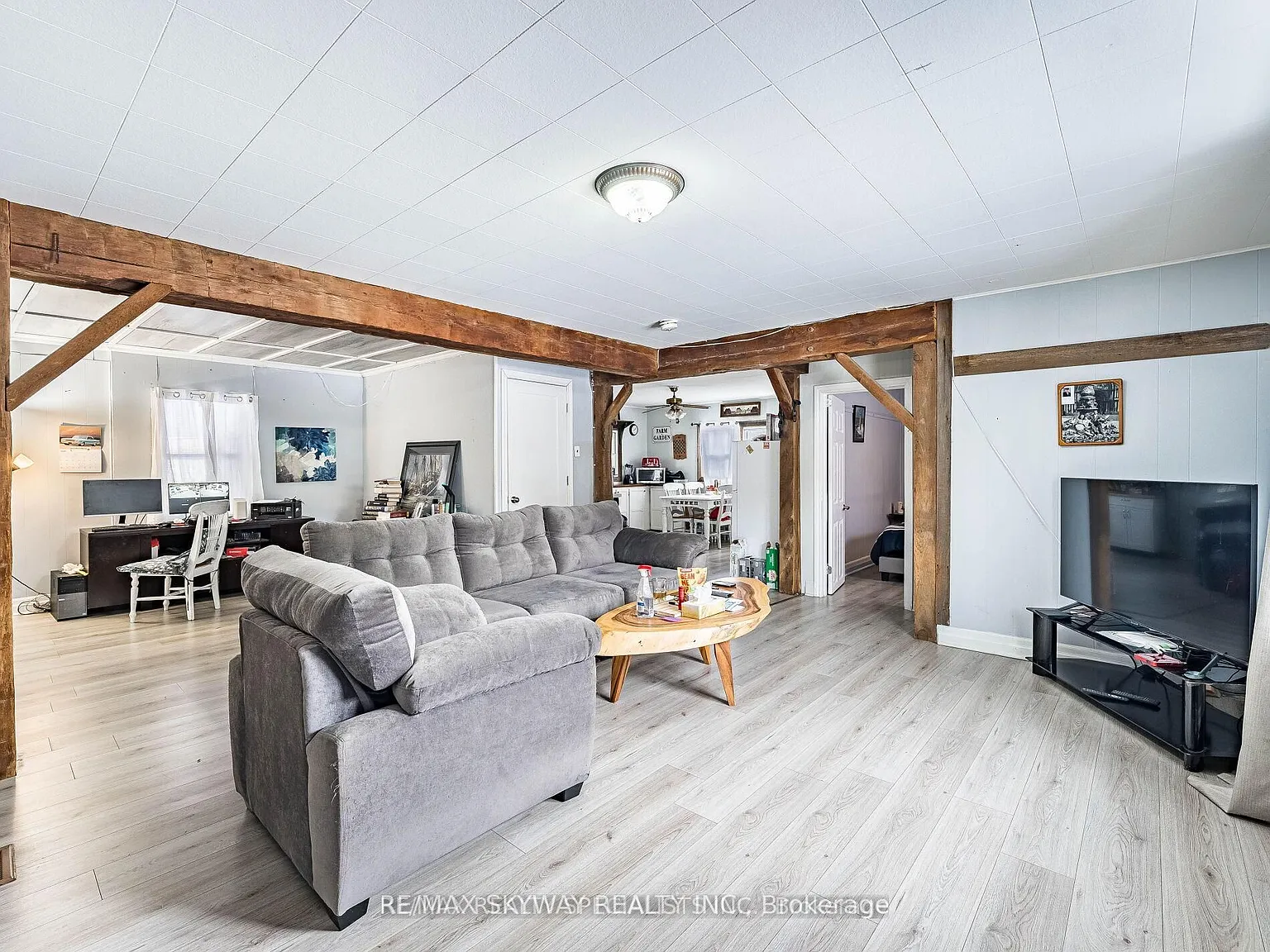 4 bed, $2,800 — Photo 2