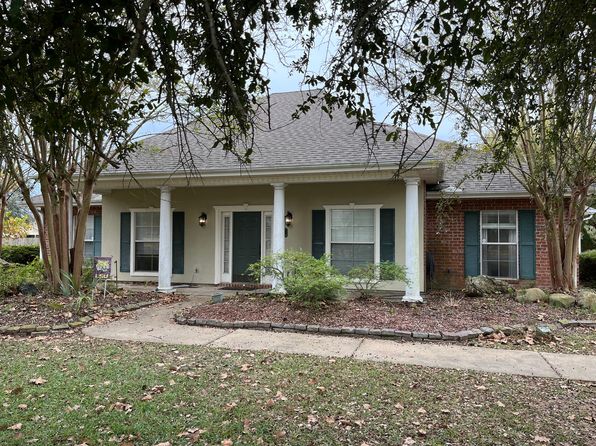 111 Pecan Row Ln