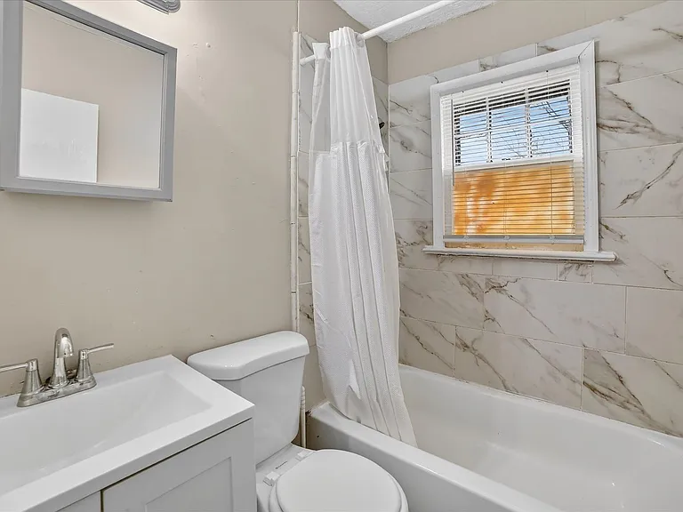 17208 Lipton Ave — Photo 15