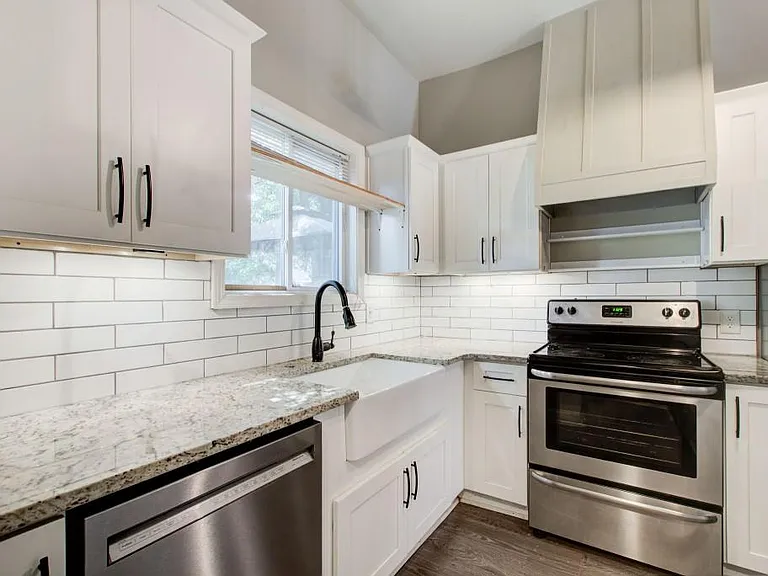 592 Martin St SE — Photo 6