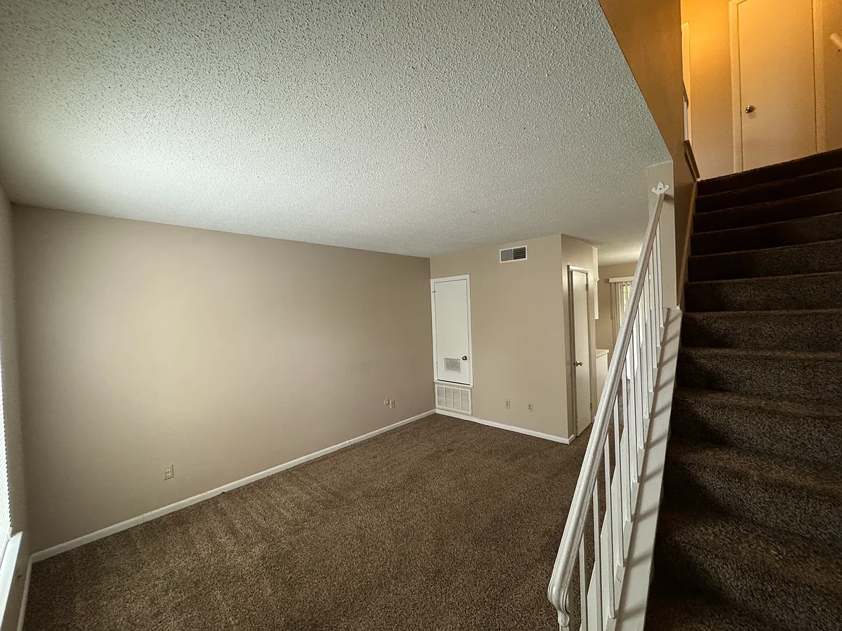 Building Photo - 6321 Kavanaugh Blvd #4