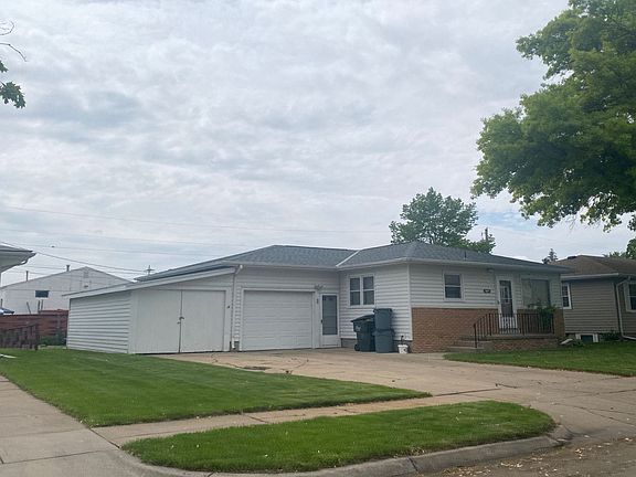 3rd image of 1637 Mayfair Ave