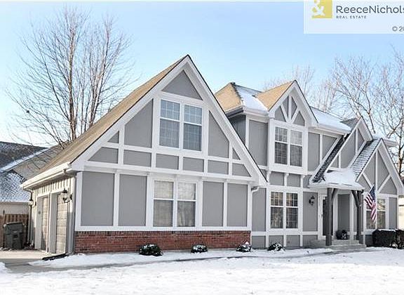 Spacious corner lot in popular Heatherstone!