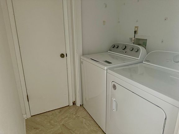 3rd image of 7258 Lago Vista Ct