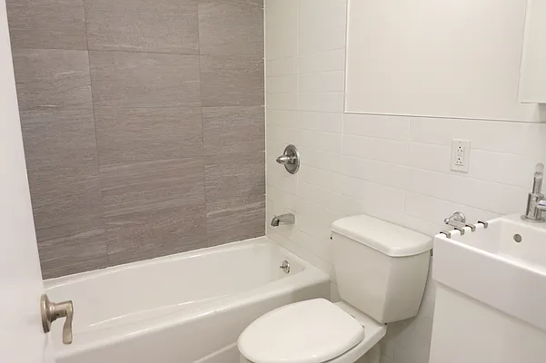 Rented by Manhattan Best Realty, Inc. | media 15