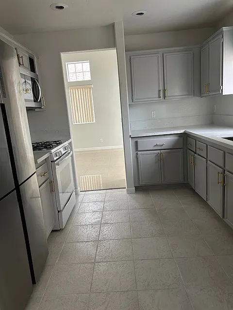 3 bed, 2.5 bath, 1368 sqft, $2,125 — Photo 4