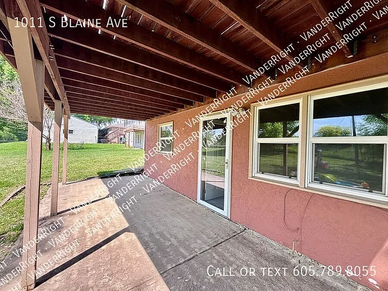 1011 S Blaine Ave — Photo 15