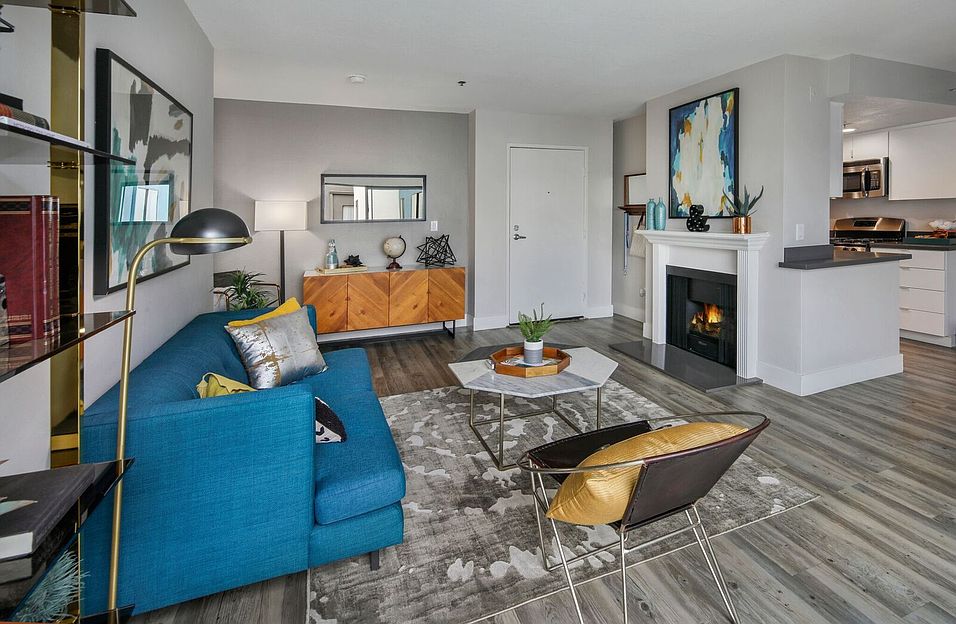 URBANLUX SUNSET PREMIUM - 1425 N Alta Vista Blvd Los Angeles CA