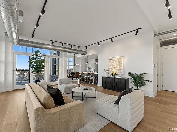 2nd image of 2051 Villa Rd Unit 401