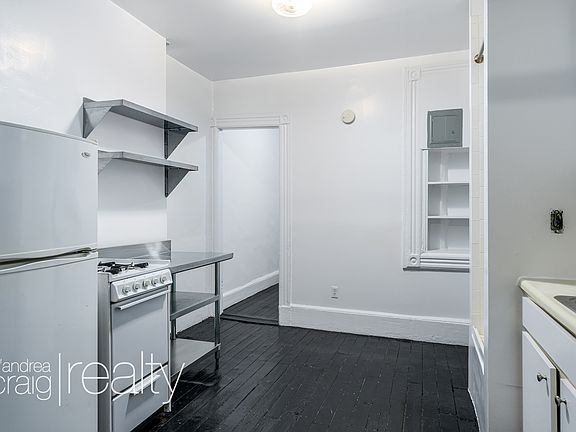 4th image of 430 E 9th St APT 4
