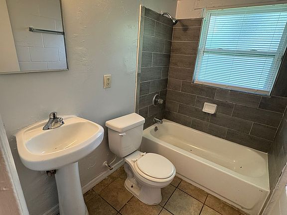 3rd image of 314 Beech Ave Unit A